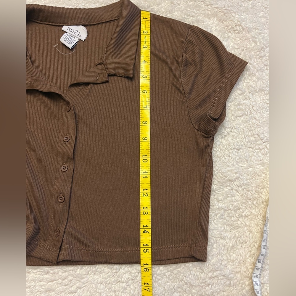 NWT Rue 21 Cropped Button Top - Picture 5 of 6